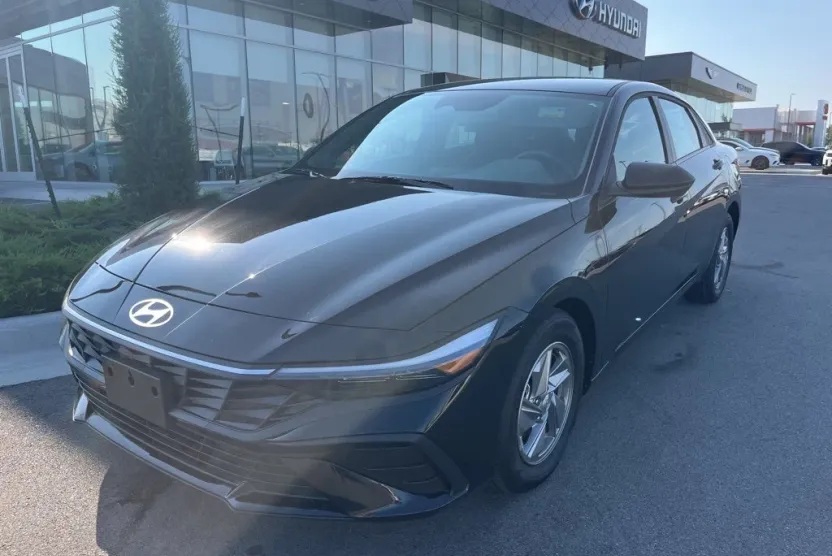 2025 Hyundai Elantra SE photo 1