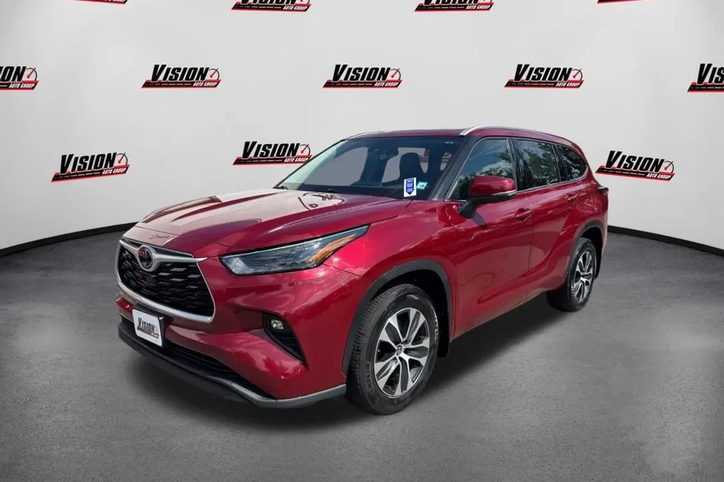 2022 Toyota Highlander XLE photo 1