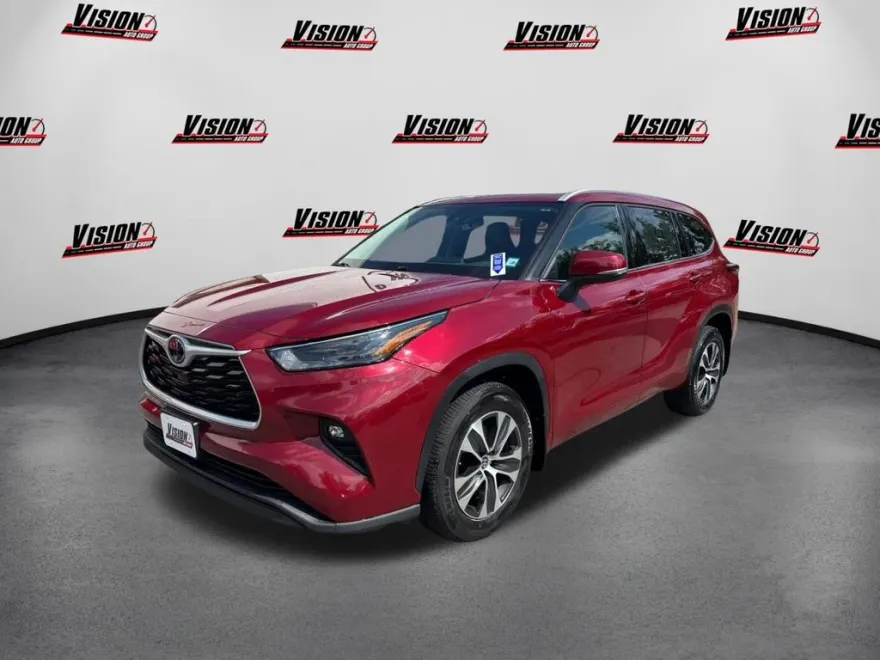 2022 Toyota Highlander XLE photo 1