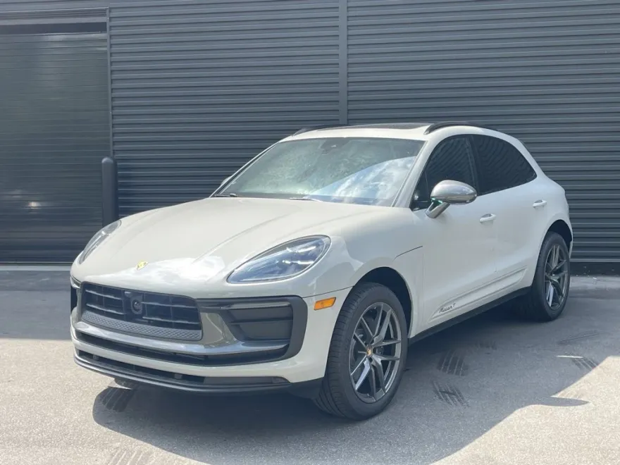2025 Porsche Macan T photo 1