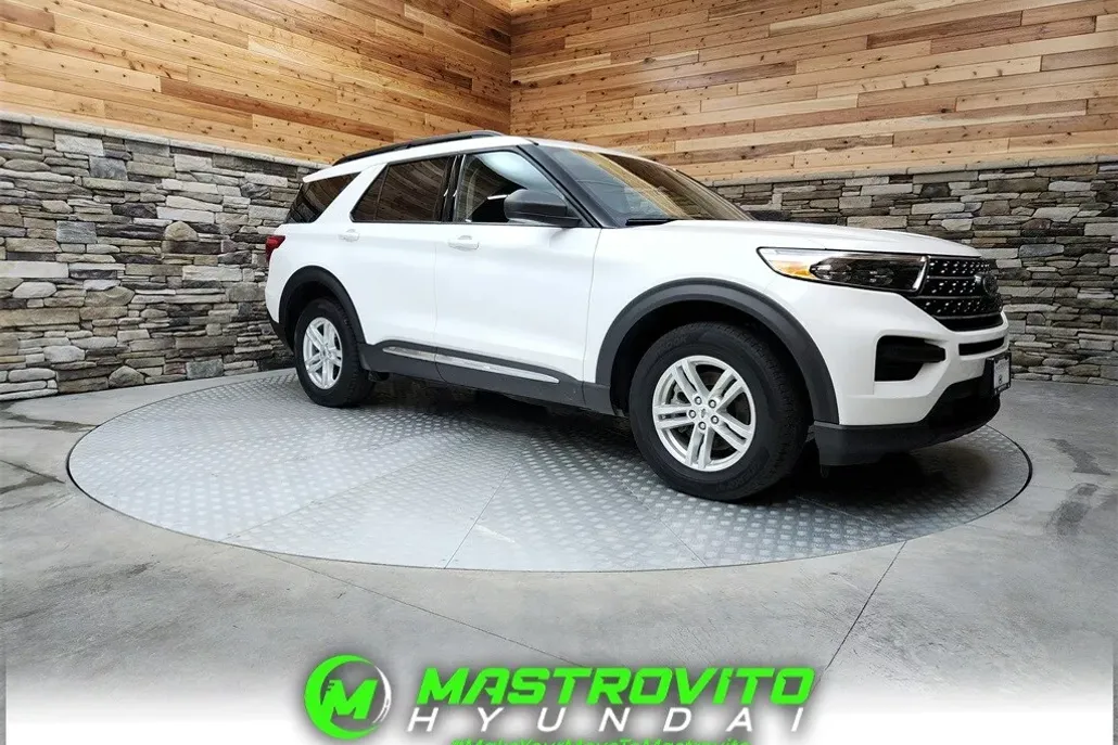 2022 Ford Explorer XLT photo 1