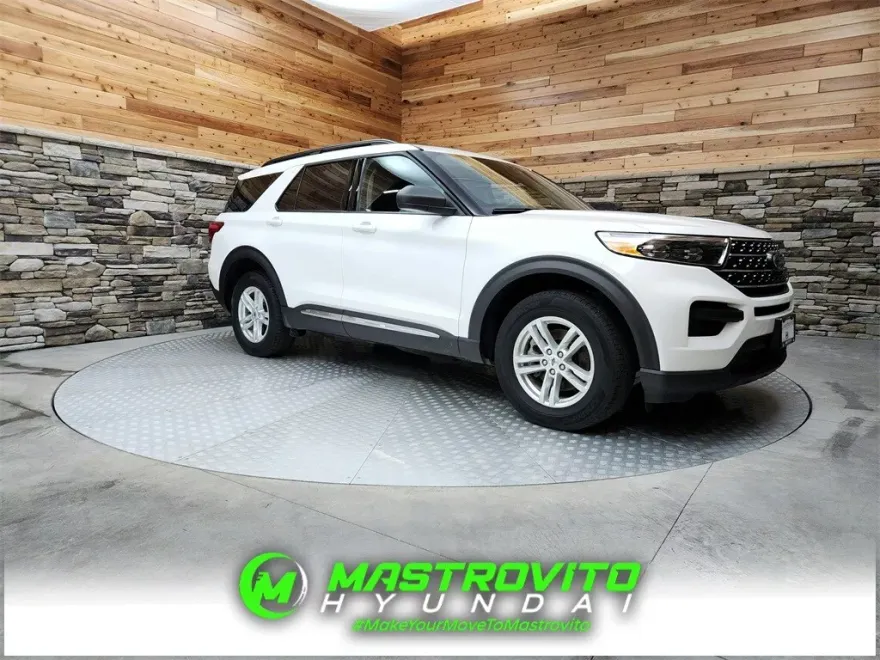 2022 Ford Explorer XLT photo 1