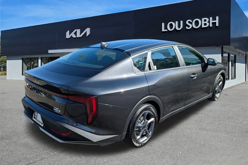 2025 Kia K4 LXS photo 1