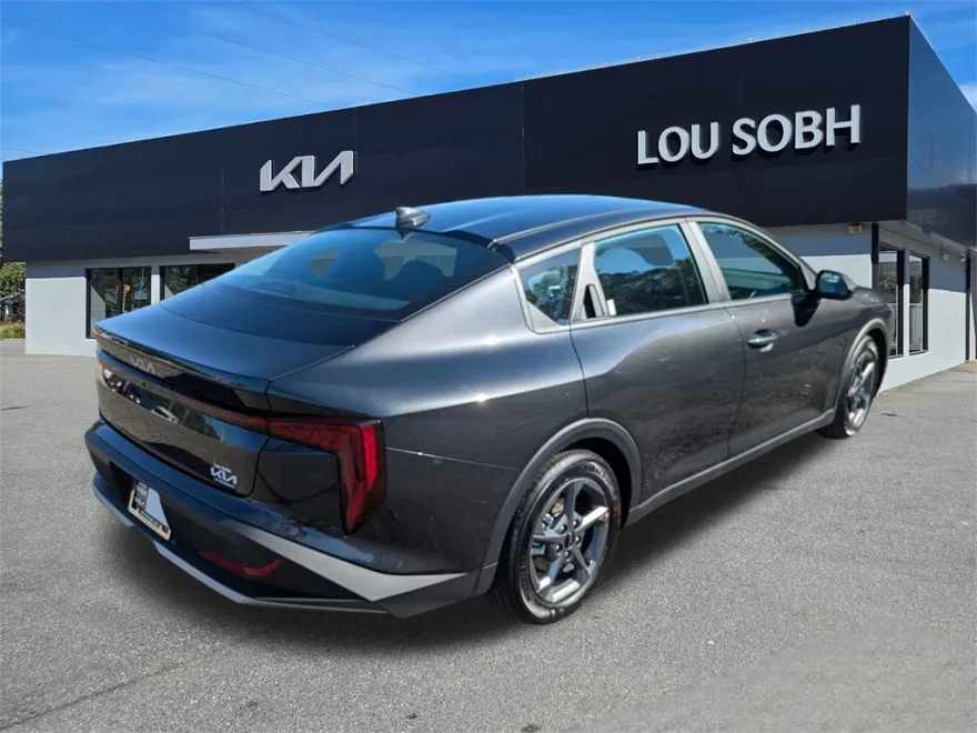 2025 Kia K4 LXS photo 1
