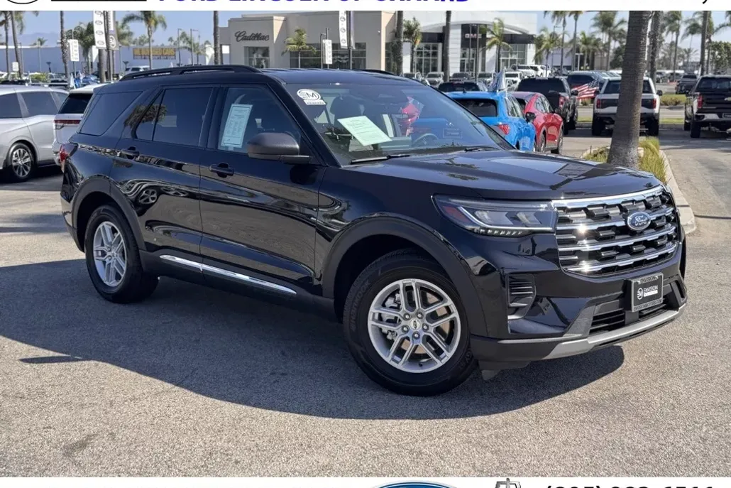 2025 Ford Explorer photo 1