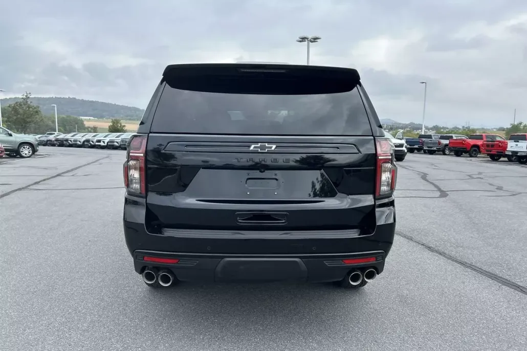 2023 Chevrolet Tahoe Z71 photo 1