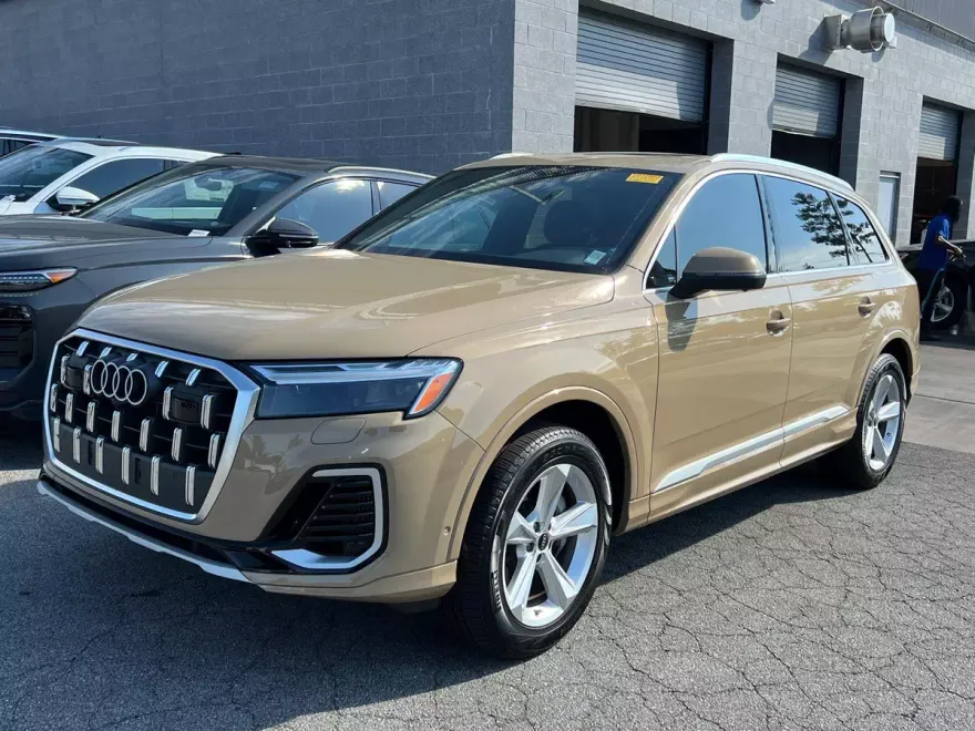2025 Audi Q7 Premium photo 1