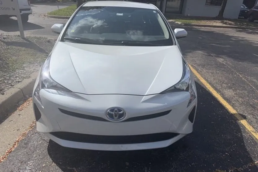 2016 Toyota Prius One Two photo 1