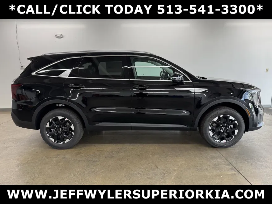 2025 Kia Sorento S photo 1