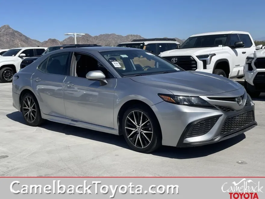 2024 Toyota Camry SE photo 1