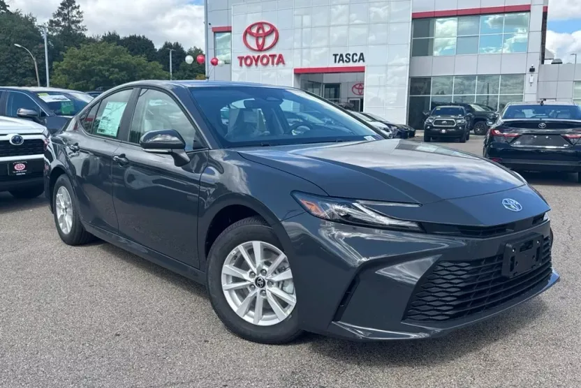 2026 Toyota Camry LE photo 1