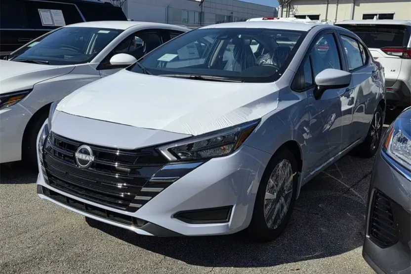 2025 Nissan Versa 1.6 SV photo 1