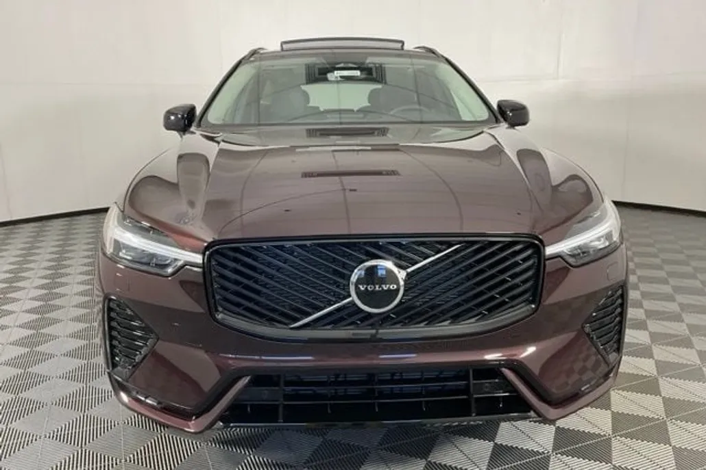 2026 Volvo XC60 B5 Core photo 1