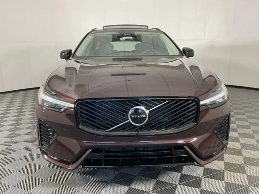 2026 Volvo XC60 B5 Core photo 1