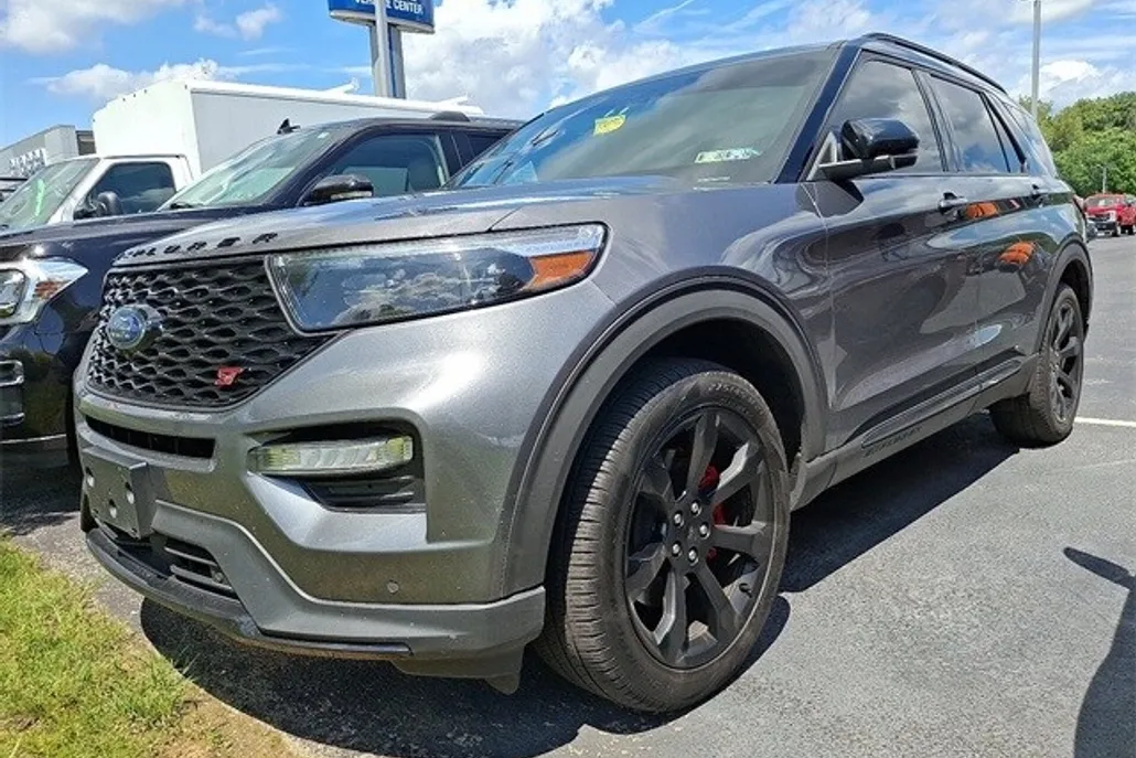 2023 Ford Explorer ST photo 1