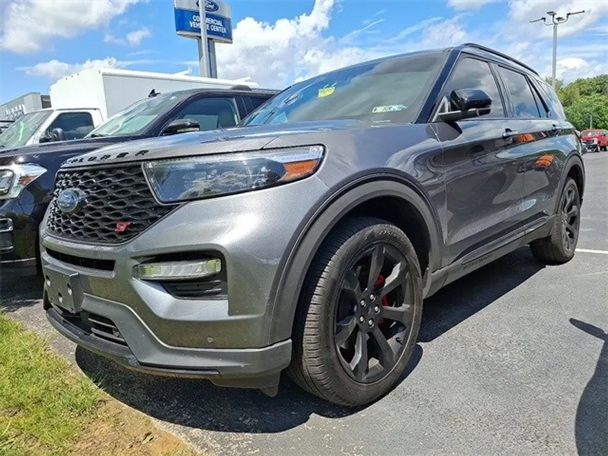 2023 Ford Explorer ST photo 1