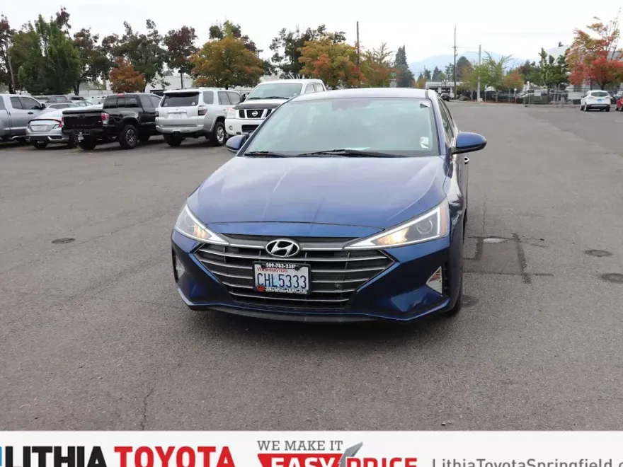 2020 Hyundai Elantra SEL photo 1