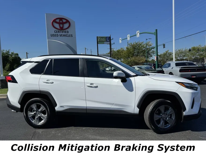 2024 Toyota RAV4 Hybrid XLE photo 1