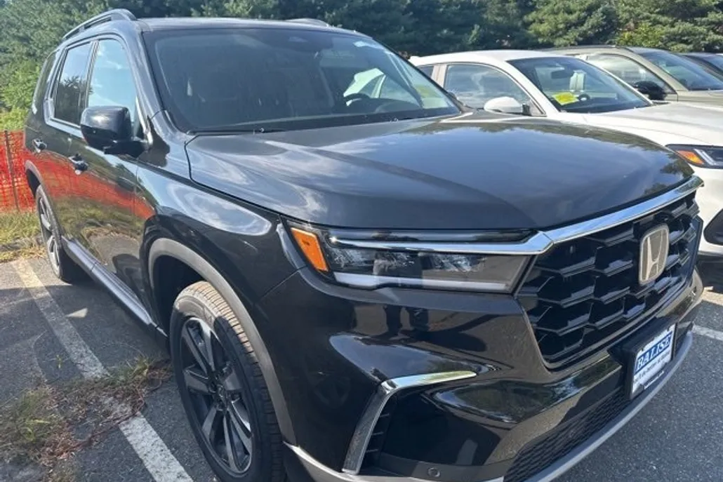 2025 Honda Pilot Touring photo 1
