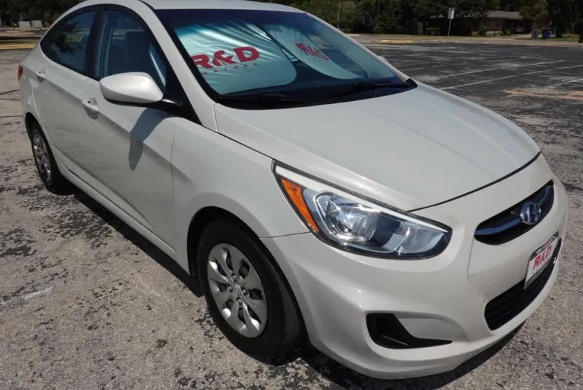 2016 Hyundai Accent SE photo 1