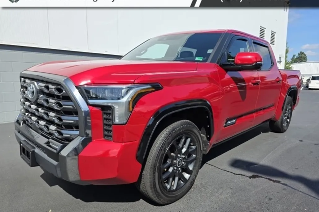 2022 Toyota Tundra Platinum photo 1