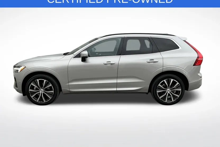 2022 Volvo XC60 B5 Momentum photo 1