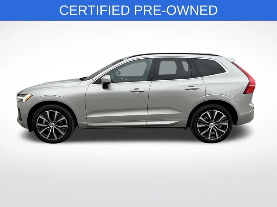 2022 Volvo XC60 B5 Momentum photo 1