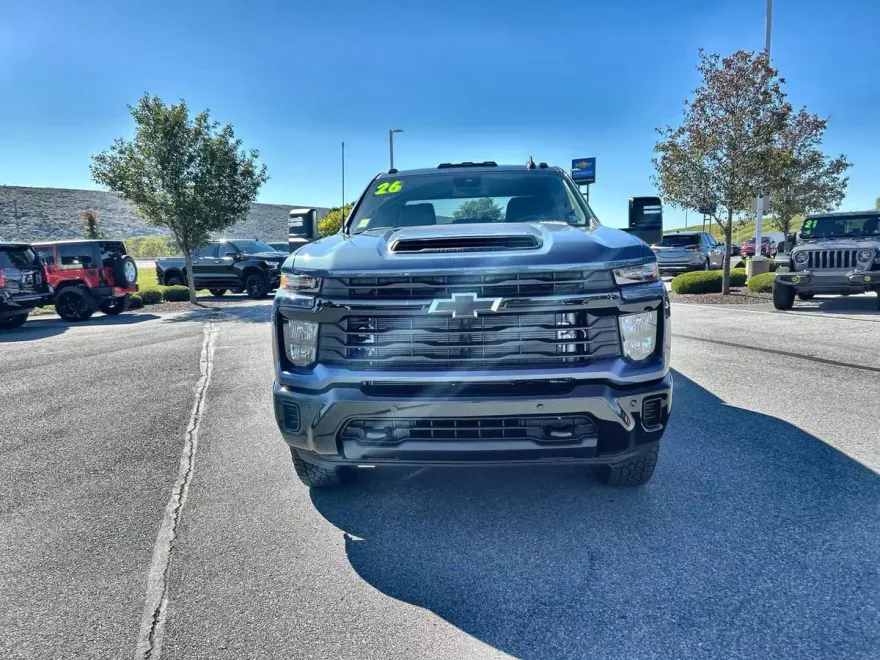 2026 Chevrolet Silverado 2500HD Custom photo 1