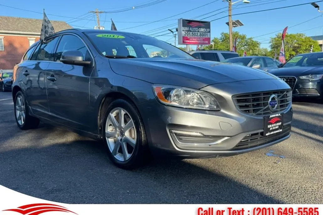 2017 Volvo V60 T5 AWD Premier photo 1
