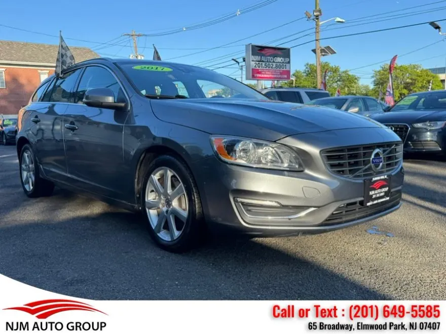 2017 Volvo V60 T5 AWD Premier photo 1