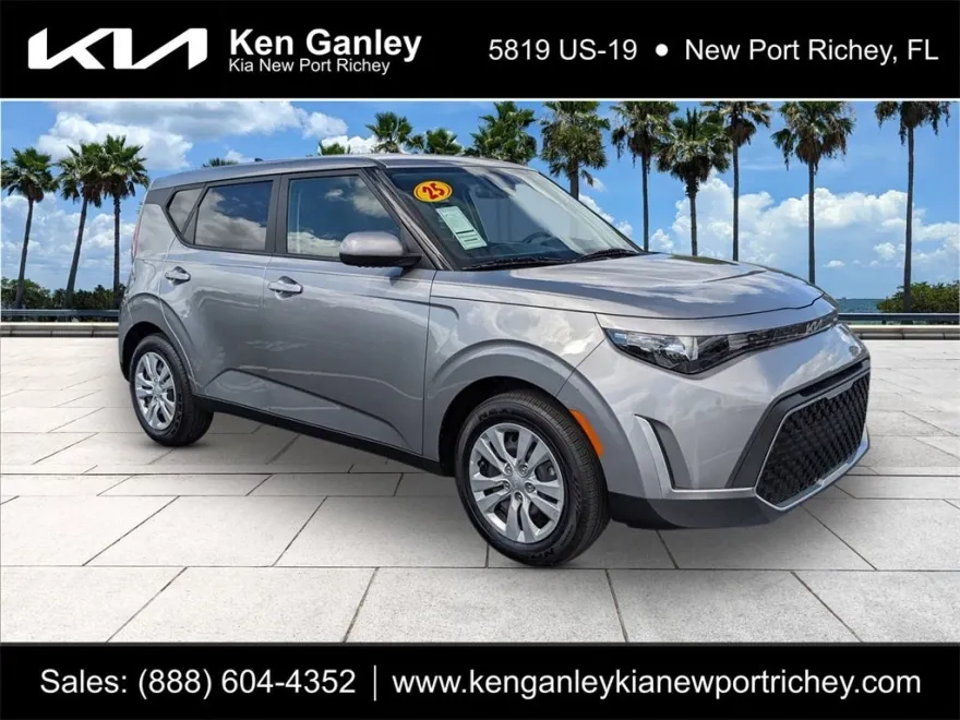 2025 Kia Soul LX photo 1
