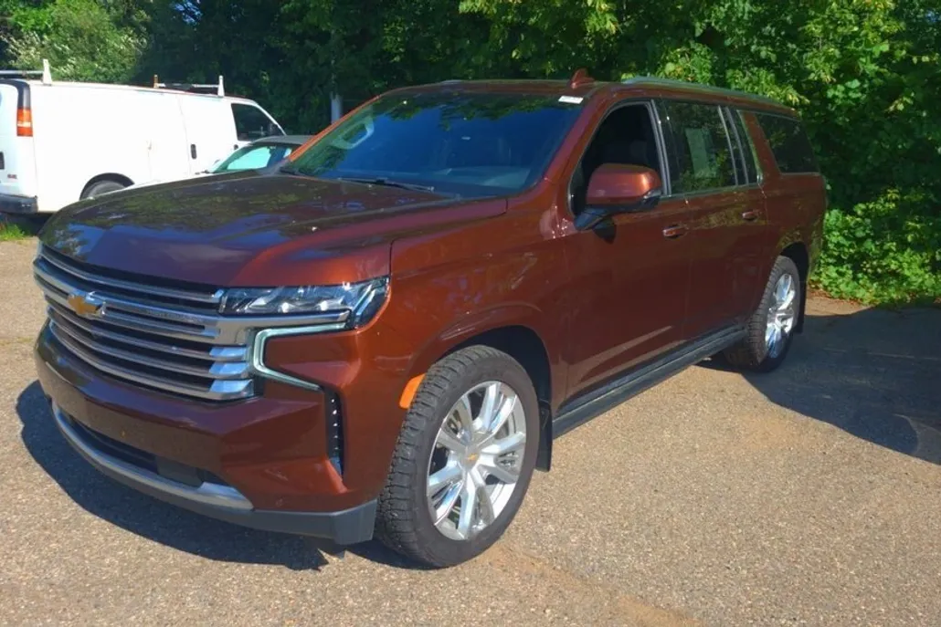 2023 Chevrolet Suburban High Country photo 1