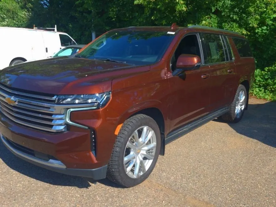 2023 Chevrolet Suburban High Country photo 1