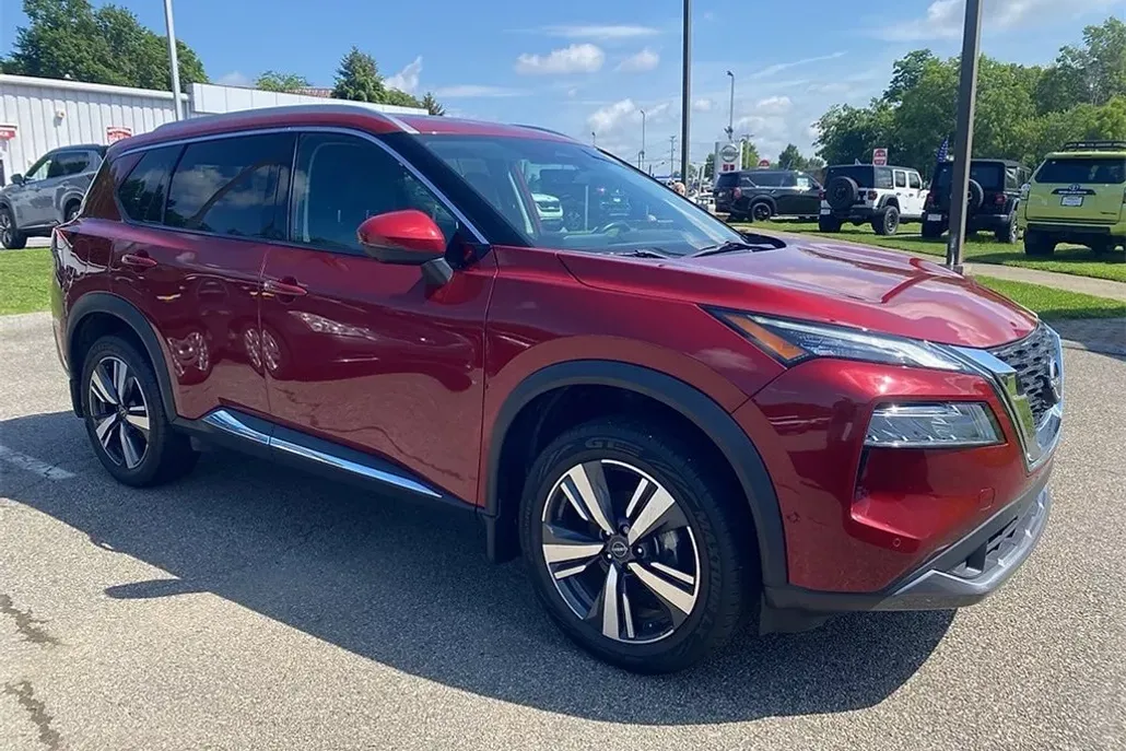 2023 Nissan Rogue SL photo 1