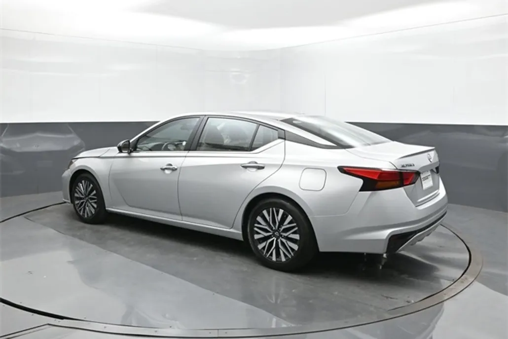 2024 Nissan Altima 2.5 SV photo 1