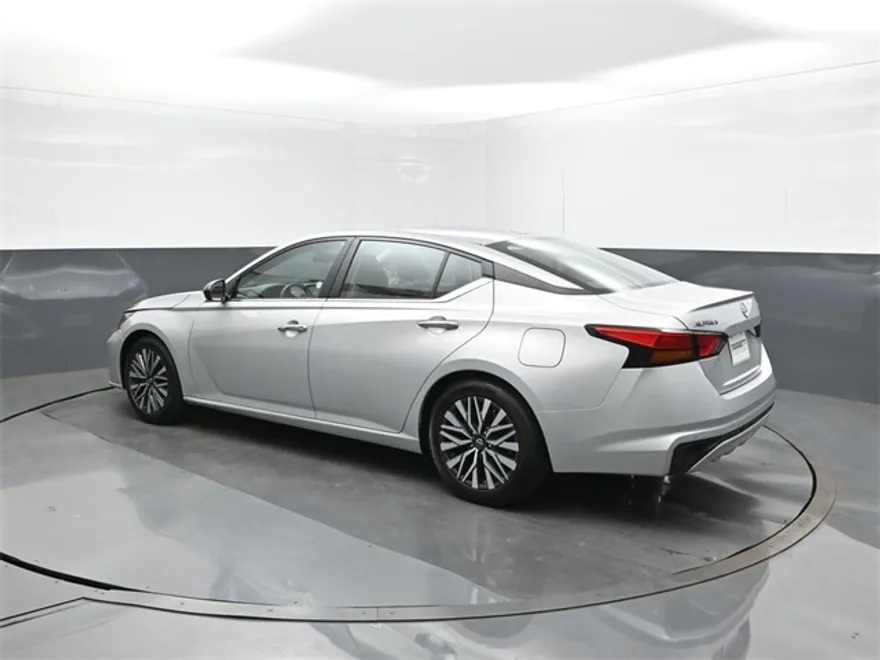 2024 Nissan Altima 2.5 SV photo 1