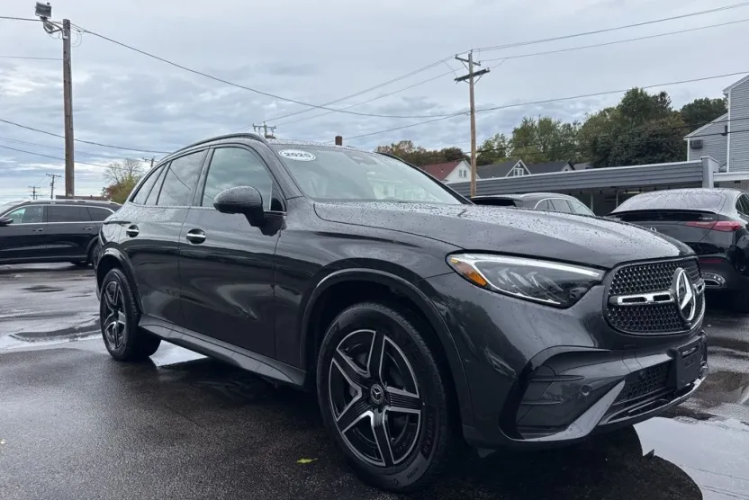 2025 Mercedes Benz GLC 300 4MATIC photo 1