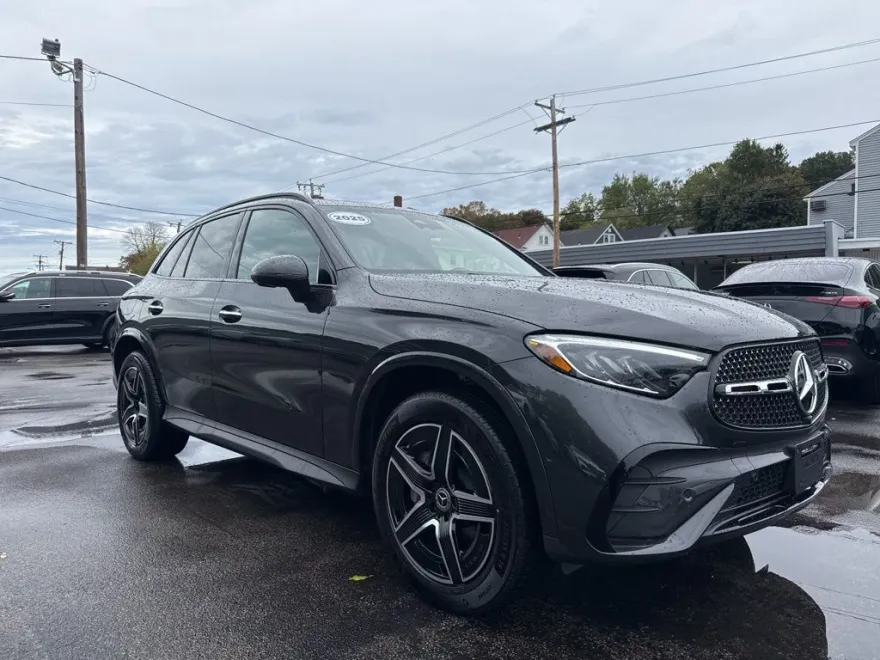 2025 Mercedes Benz GLC 300 4MATIC photo 1