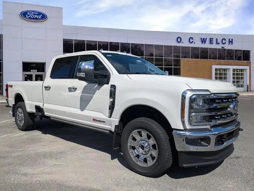 2026 Ford F-250 Lariat photo 1