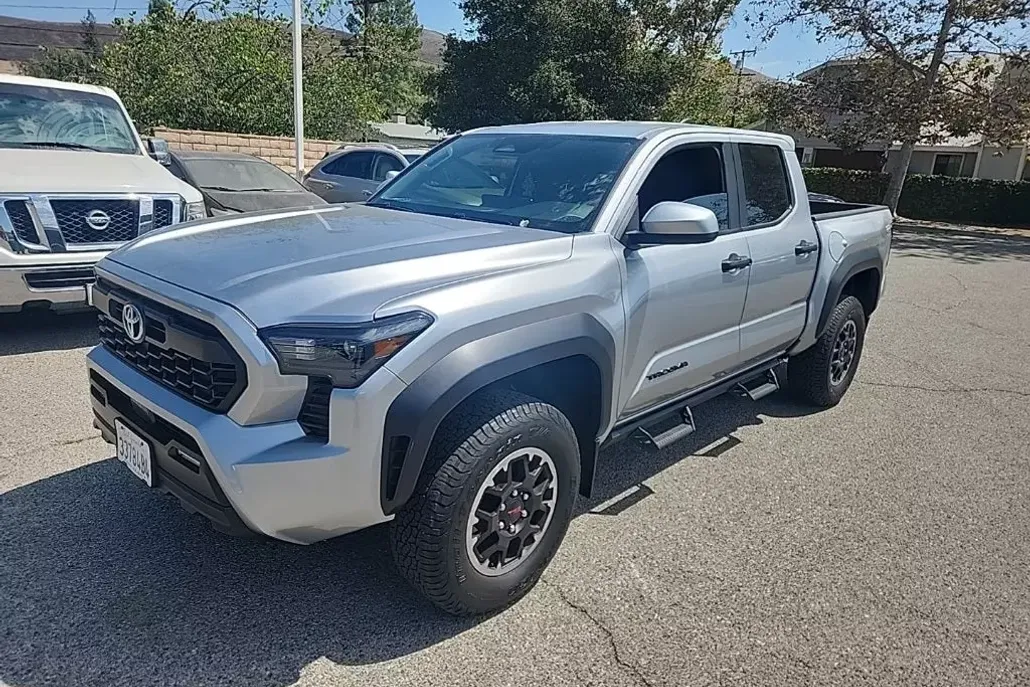 2024 Toyota Tacoma TRD Off-Road photo 1