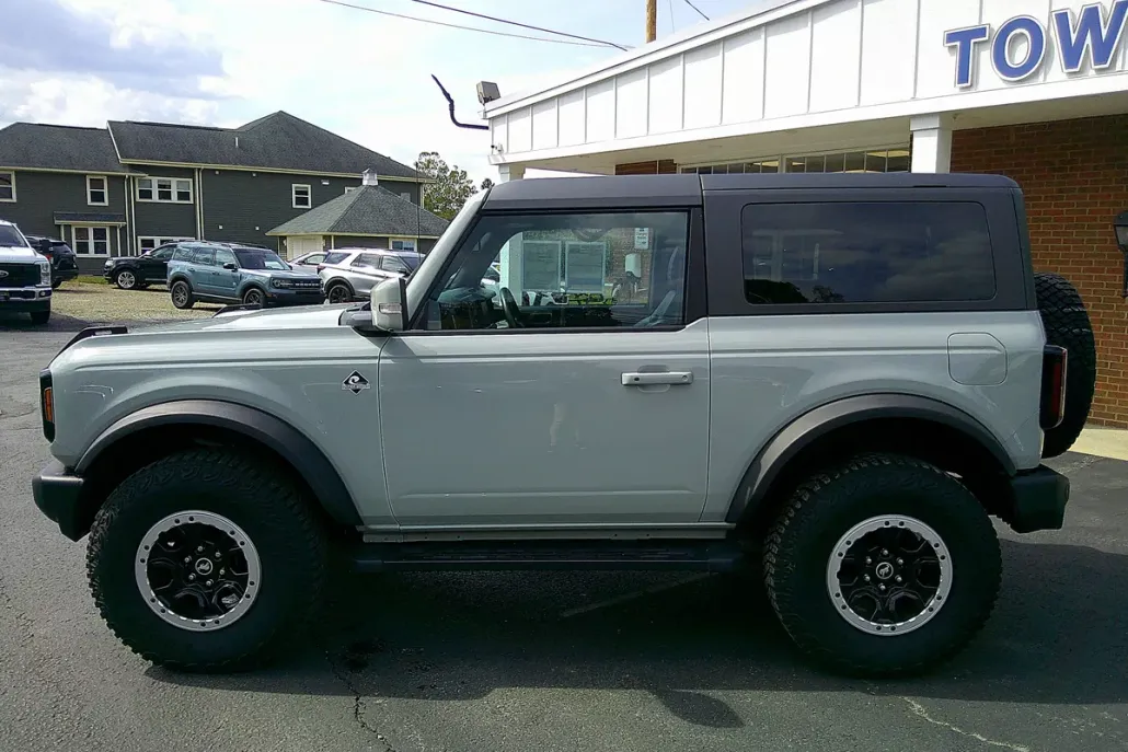 2023 Ford Bronco Outer Banks photo 1