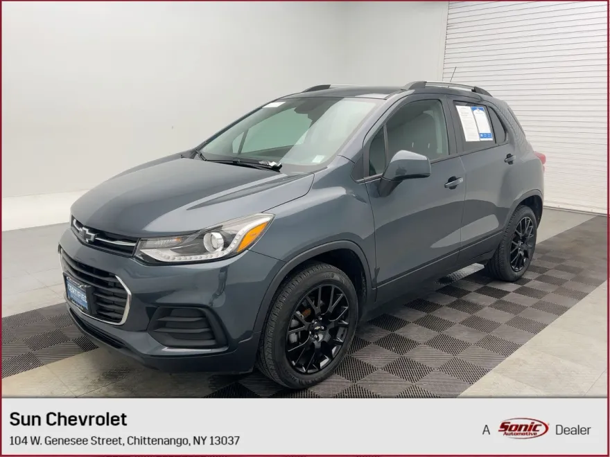 2022 Chevrolet Trax LT photo 1