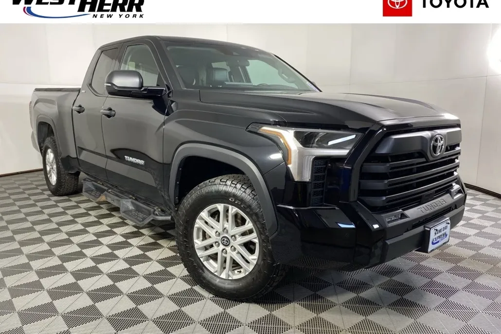 2022 Toyota Tundra SR5 photo 1
