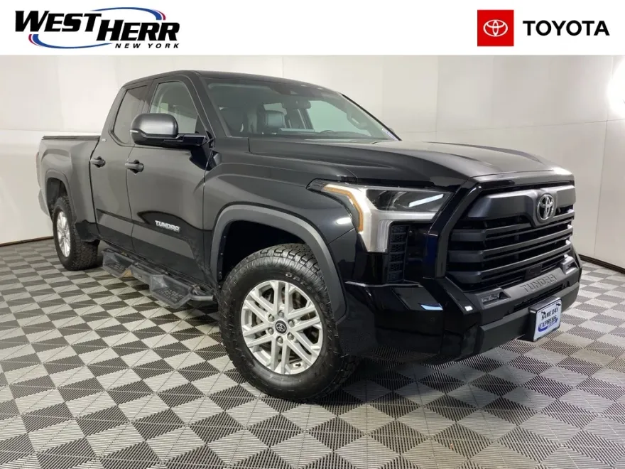 2022 Toyota Tundra SR5 photo 1