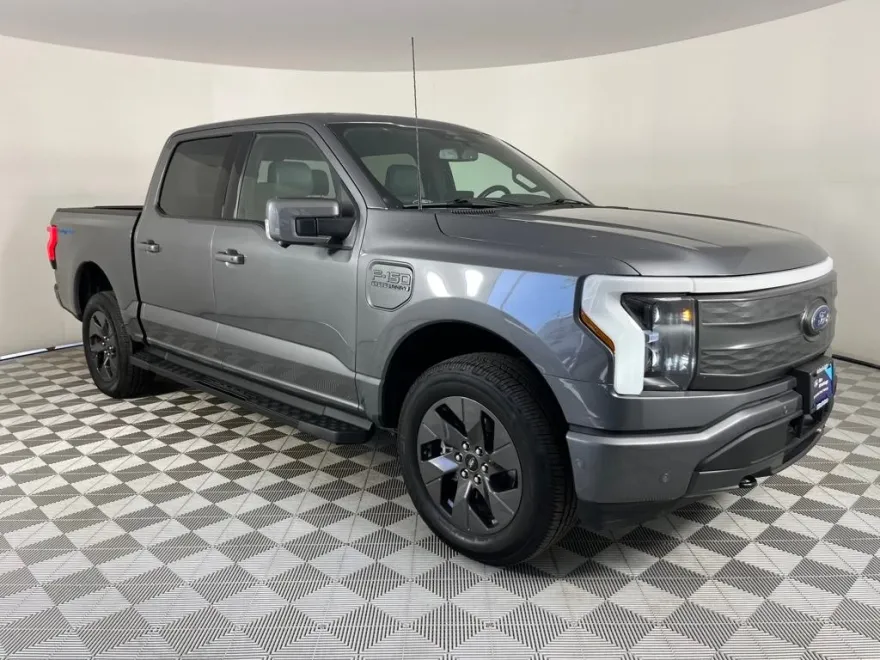 2022 Ford F-150 Lightning Lariat photo 1