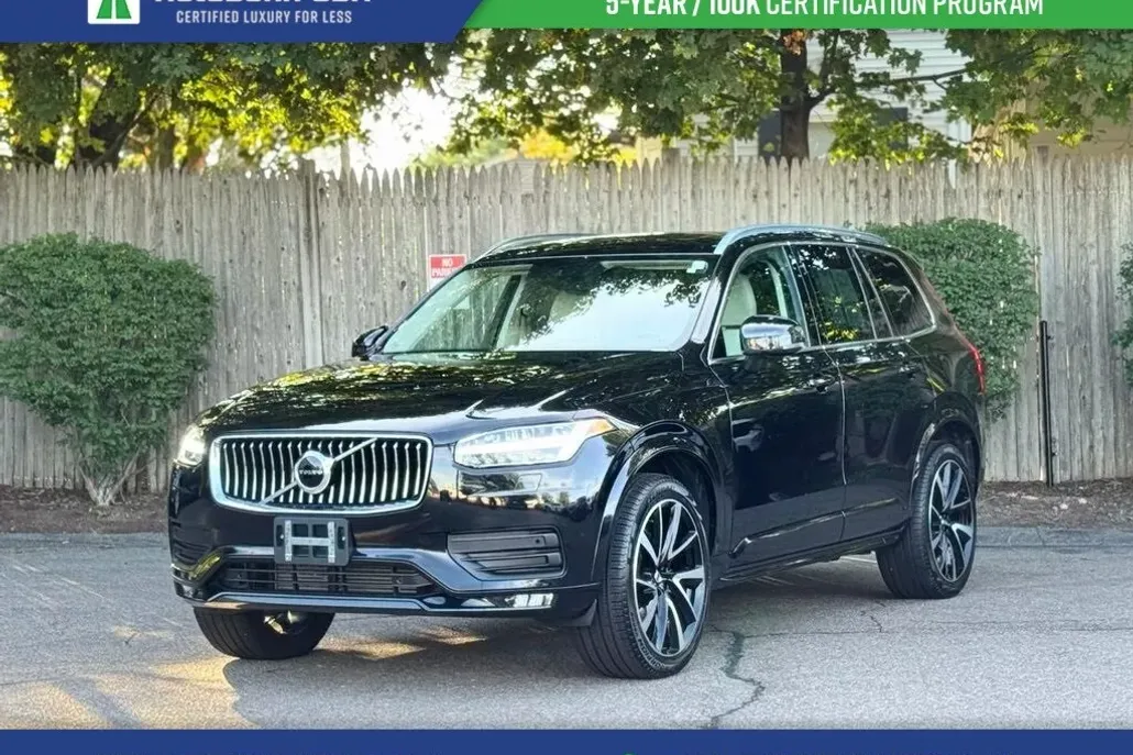 2021 Volvo XC90 T6 Momentum photo 1