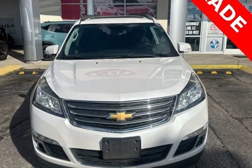 2016 Chevrolet Traverse 1LT photo 1