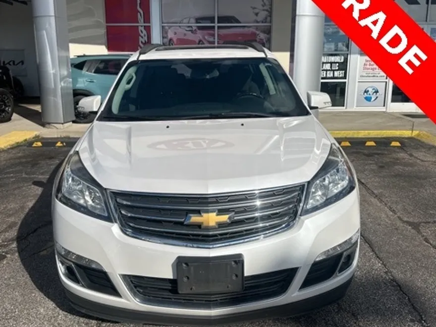 2016 Chevrolet Traverse 1LT photo 1