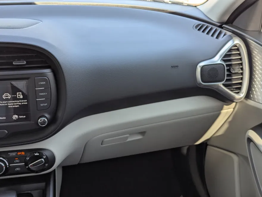 2025 Kia Soul LX photo 1