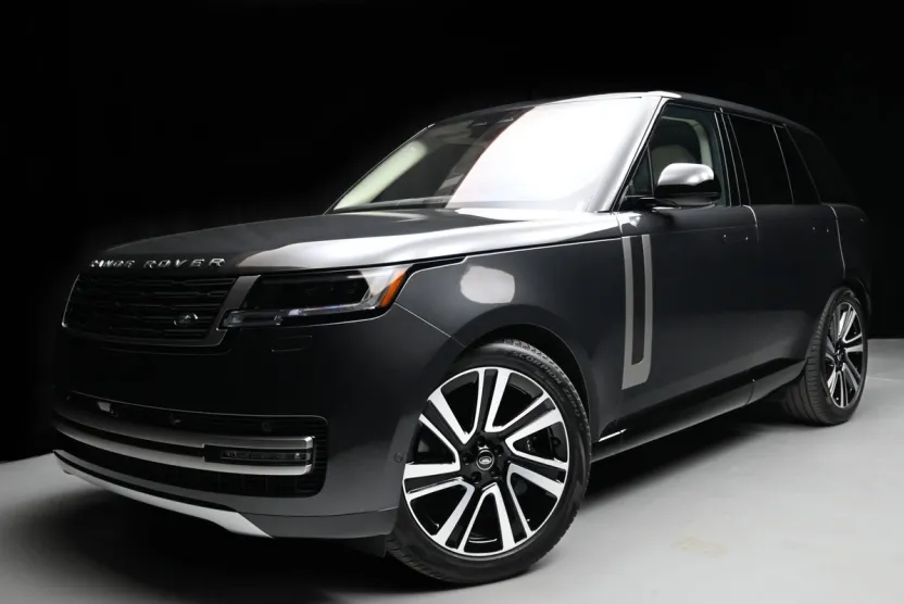 2023 Land Rover Range Rover SE photo 1
